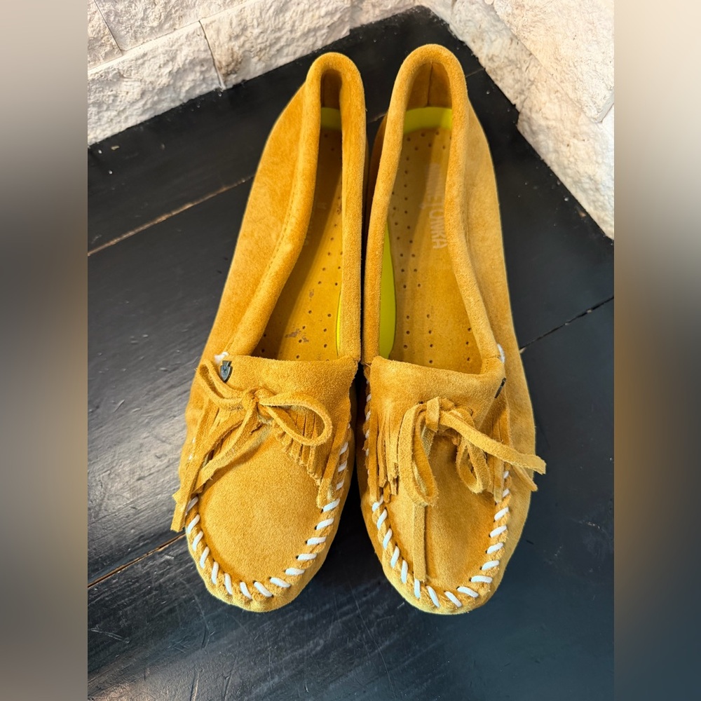 Minnetonka KITTY Plus Suede Southwestern Moccasins Shoes Loafers Yellow 9.5